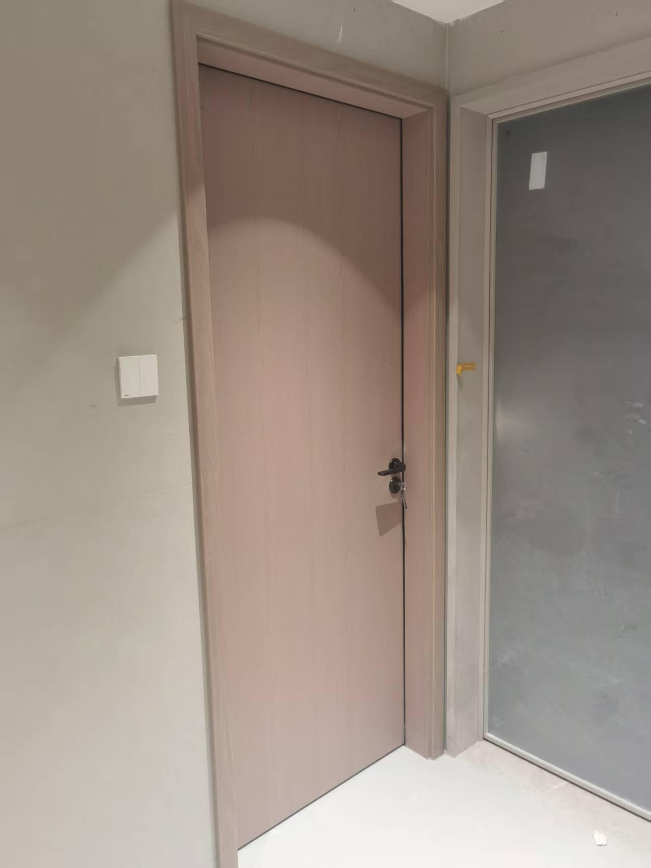 2026年實木門選購新風向 深度解析泉州尚鱘木業(yè)的專利技術、品質(zhì)管控與標桿合作案例